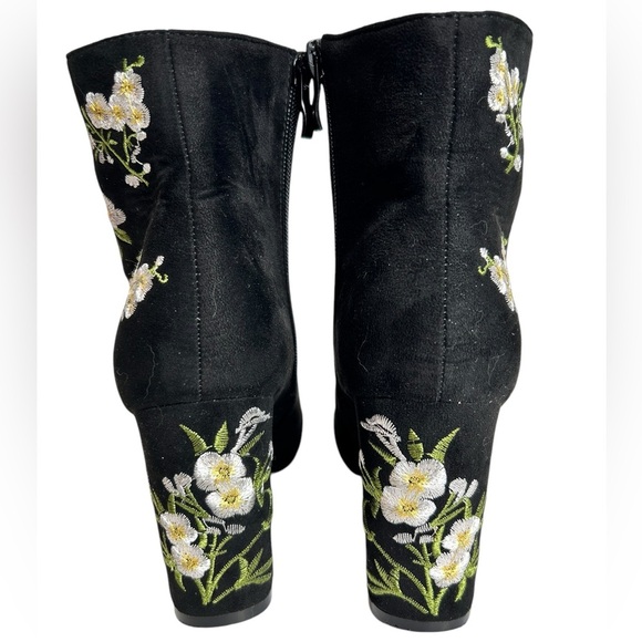 Floral Embroidered Black Ankle Boots, Size 39, faux suede, heels, like NEW - Picture 5 of 9